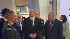 נשיא אזרבייג'ן אילהם אלייב בתערוכה, צילום: התעשייה האווירית
